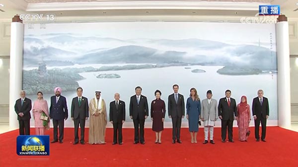 习近平和彭丽媛为出席杭州第19届亚洲运动会开幕式