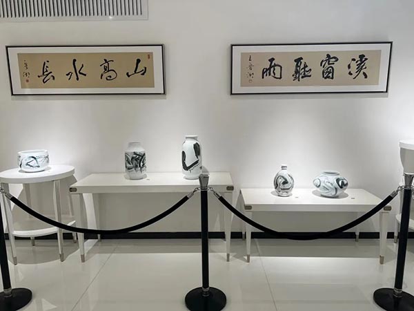 北京还有这样的展   混沌有象  王鲁湘  当代水墨   ——王鲁湘《混沌有象》｜水墨的浓淡晕染，照见流动的“灵光”