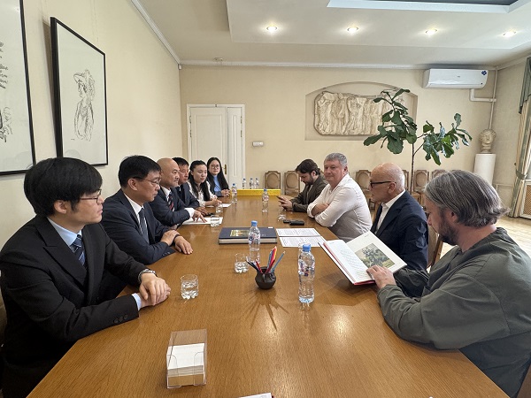 李可染画院与莫斯科国立苏里科夫美术学院签署