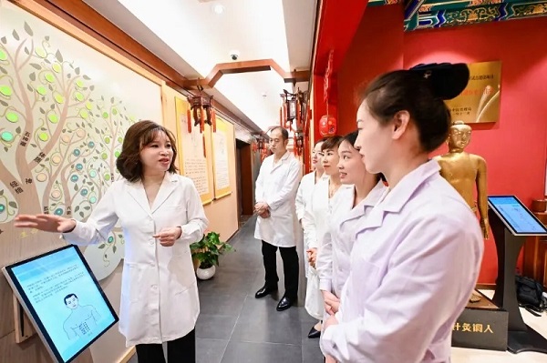 “北京榜样•最美互联网从业者”提名人选|何银萍:互联网时代的最美医者 一带一路 健康丝绸之路 中医文化 非遗传承 “北京榜样•最美互联网从业者”提名人选|何银萍:互联网时代的最美医者 一带一路 健康丝绸之路 中医文化 非遗传承