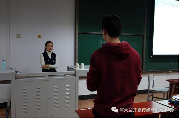 我院特邀资深广告策划人闫楠进行“甲方?乙方?—未来广告人的选择”专题讲座 我院特邀资深广告策划人闫楠进行“甲方?乙方?—未来广告人的选择”专题讲座