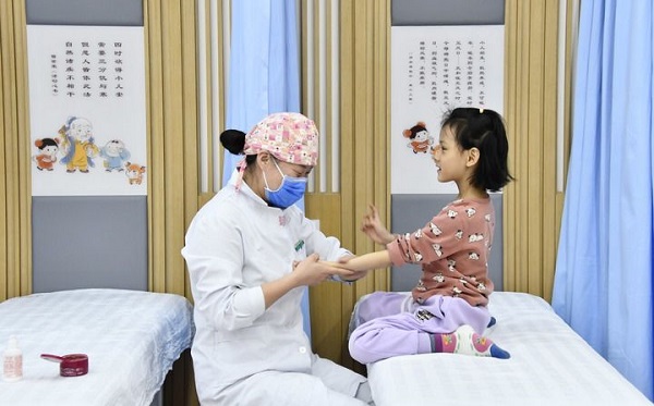 中医药振兴发展“十五五”规划擘画中华瑰宝新蓝图 一带一路 健康丝绸之路 中医药振兴 十五五 中医药振兴发展“十五五”规划擘画中华瑰宝新蓝图 一带一路 健康丝绸之路 中医药振兴 十五五