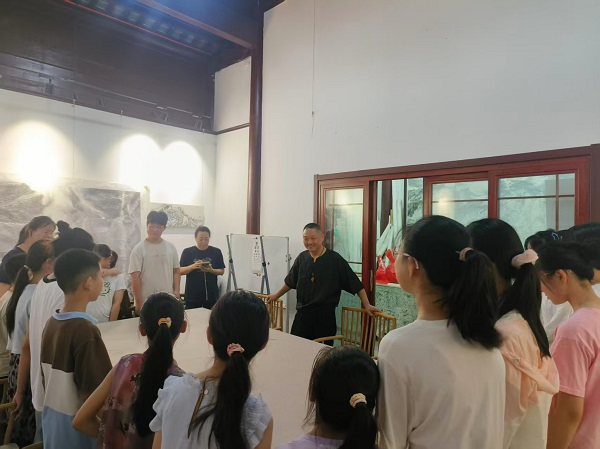 笔墨传薪 美育润心——宿城区九君艺术馆国画公益学习体验课堂侧记 一带一路 丝路文化 国画公益课堂;九君艺术馆;美育实践;传统文化传承;青少年艺术普及 笔墨传薪 美育润心——宿城区九君艺术馆国画公益学习体验课堂侧记 一带一路 丝路文化 国画公益课堂;九君艺术馆;美育实践;传统文化传承;青少年艺术普及